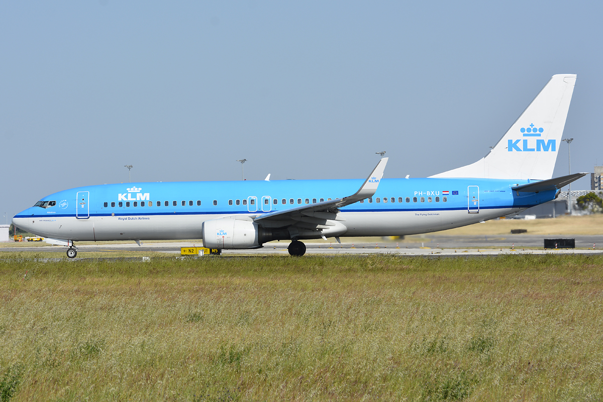 PH-BXU · Boeing 737-8BK(WL) · (LIS / LPPT)