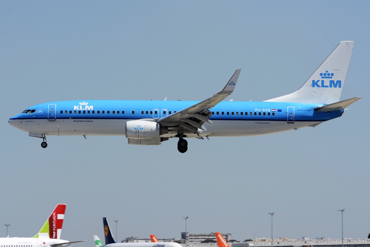 PH-BXB · Boeing 737-8K2(WL) · (LIS / LPPT)