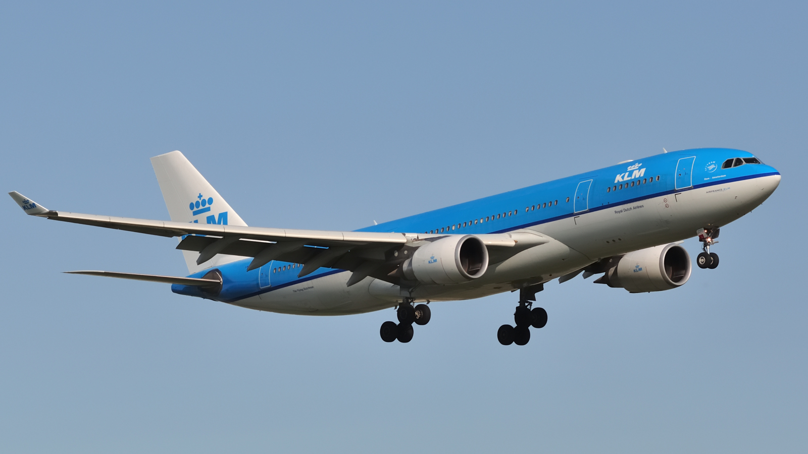 PH-AOA · Airbus A330-203 · (YUL / CYUL)