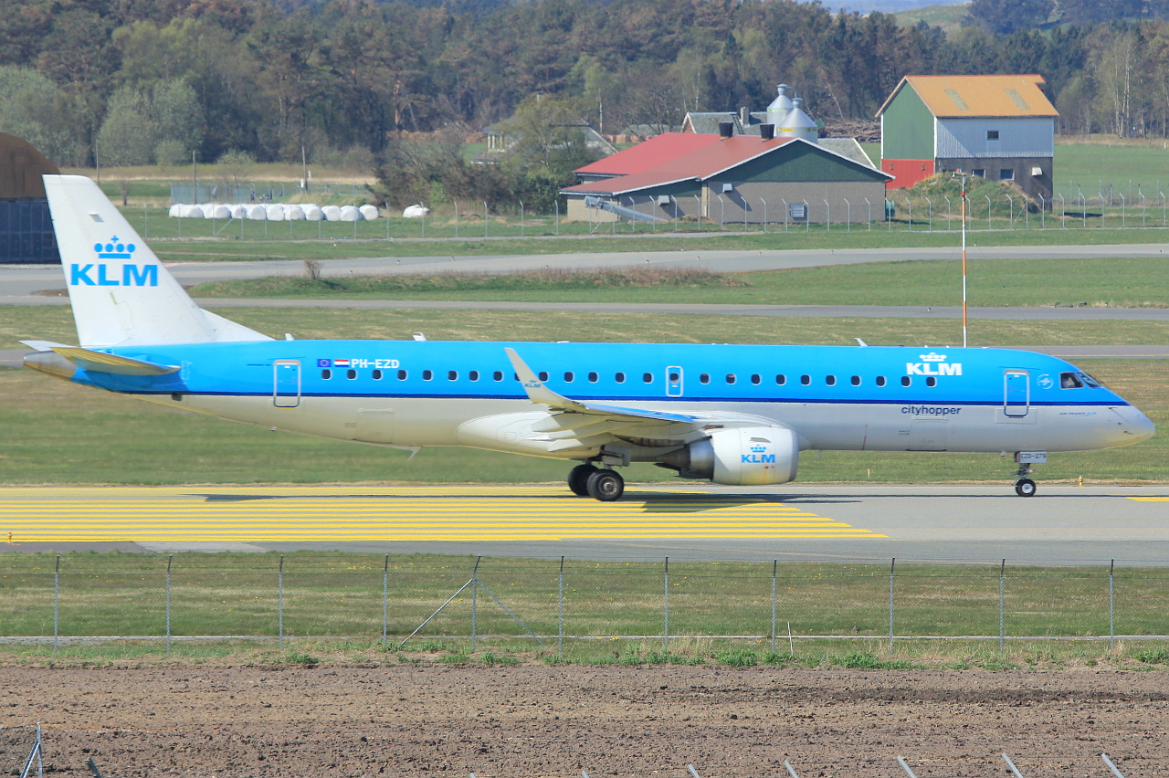 PH-EZD · Embraer 190-100STD · (SVG / ENZV)