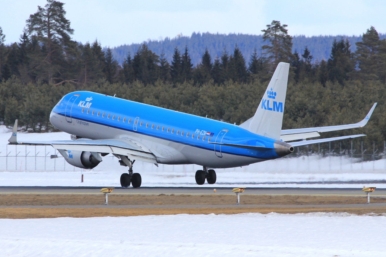 PH-EZH · Embraer 190-100STD · (OSL / ENGM)
