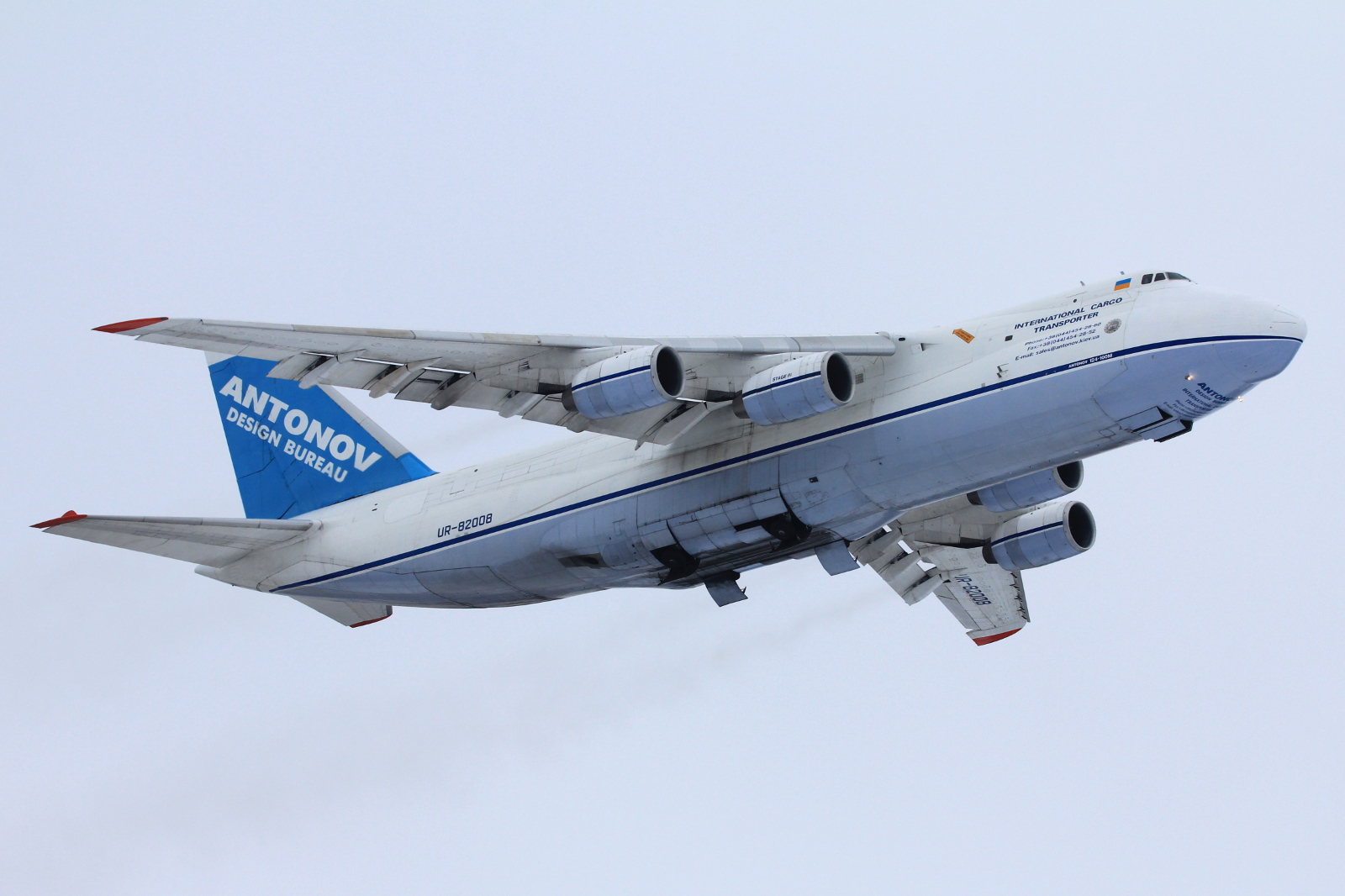 UR-82008 · Antonov An-124-100 Ruslan · (LUZ / EPLB)