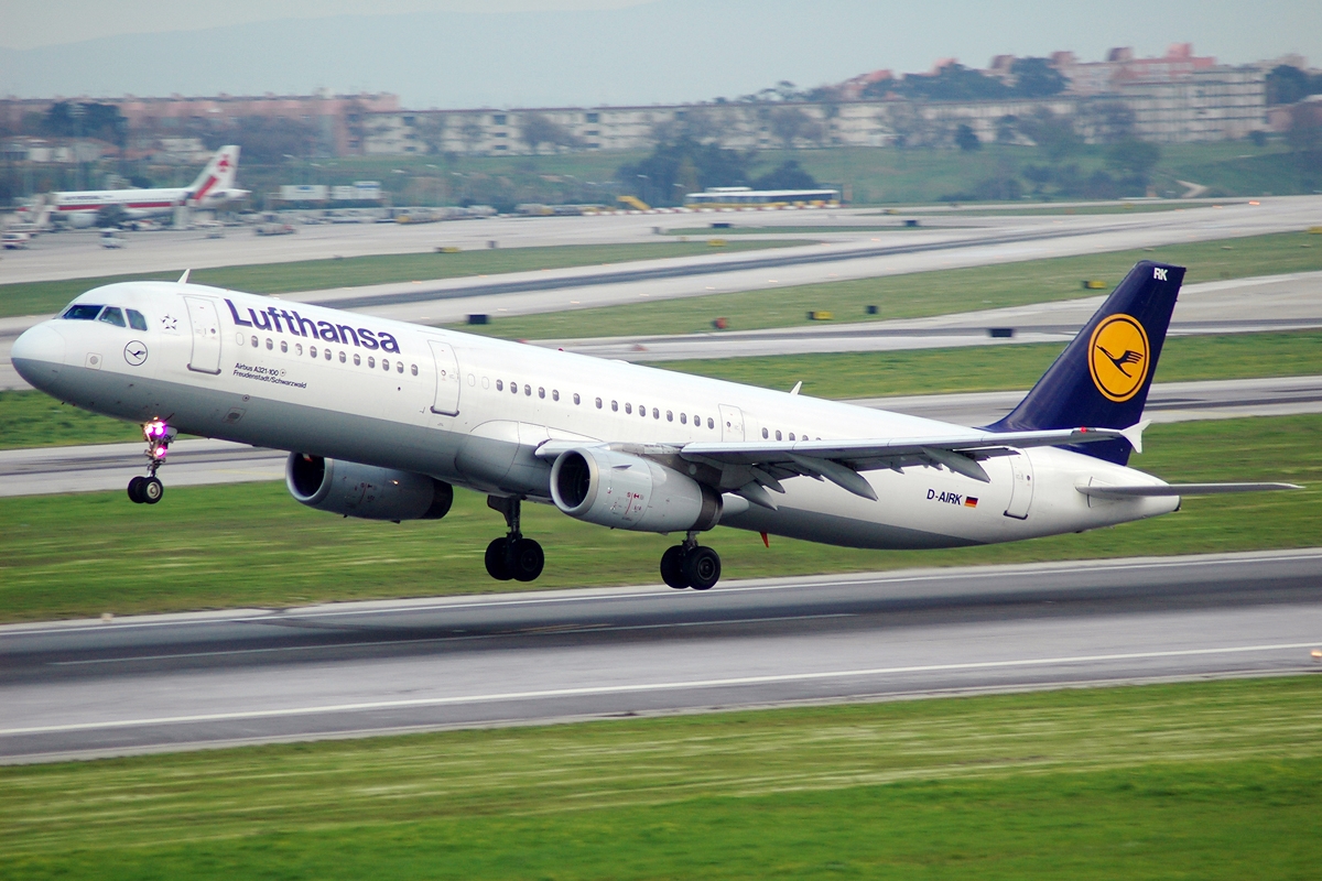 D-AIRK · Airbus A321-131 · (LIS / LPPT)