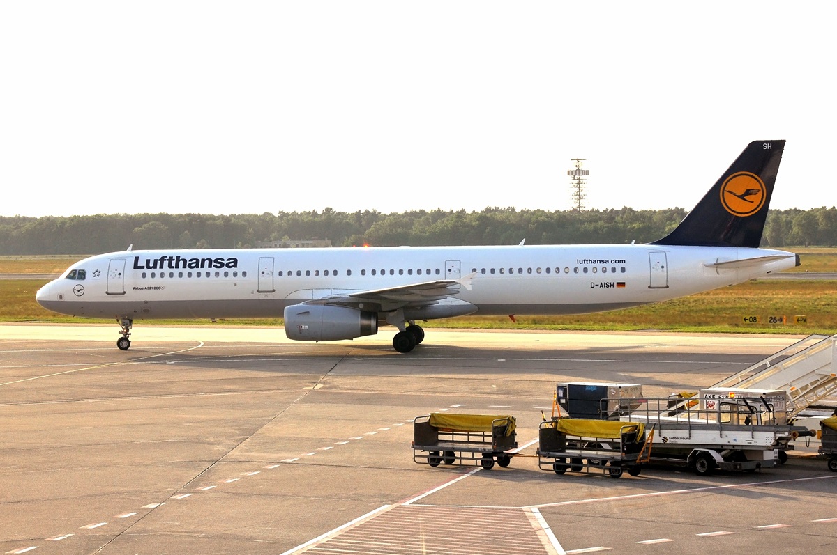 D-AISH · Airbus A321-231 · (TXL / EDDT)