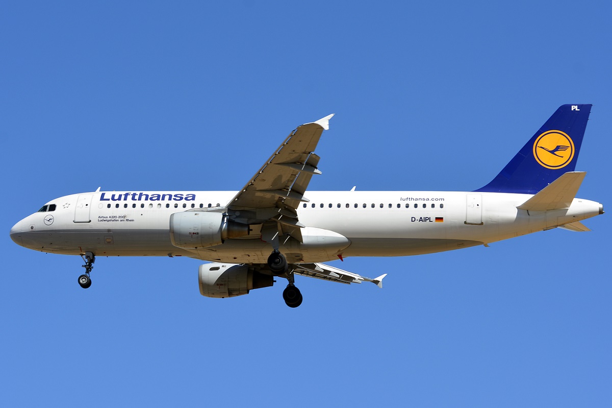 D-AIPL · Airbus A320-211 · (PMI / LEPA / LESJ)