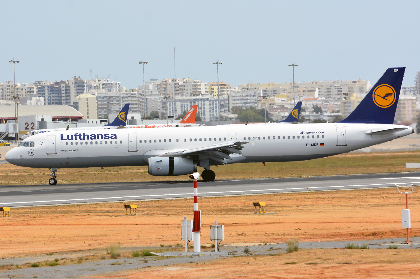 D-AIDF · Airbus A321-231 · (FAO / LPFR)