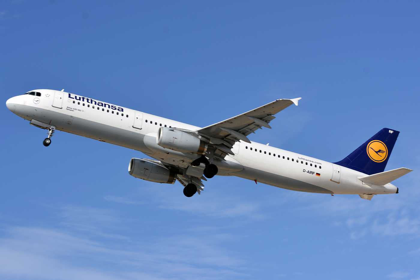 D-AIRF · Airbus A321-131 · (FAO / LPFR)