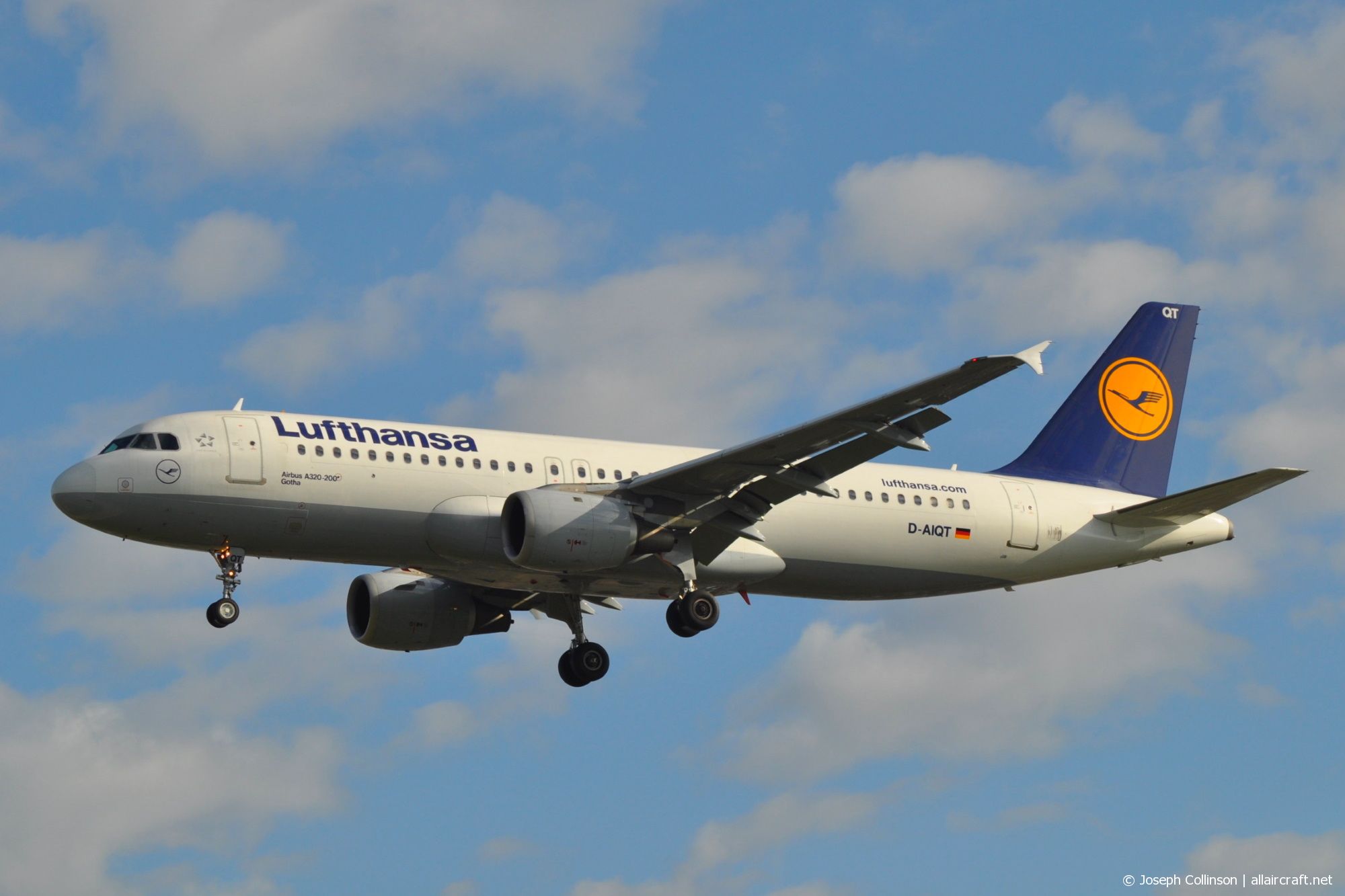 D-AIQT · Airbus A320-211 · (LHR / EGLL)