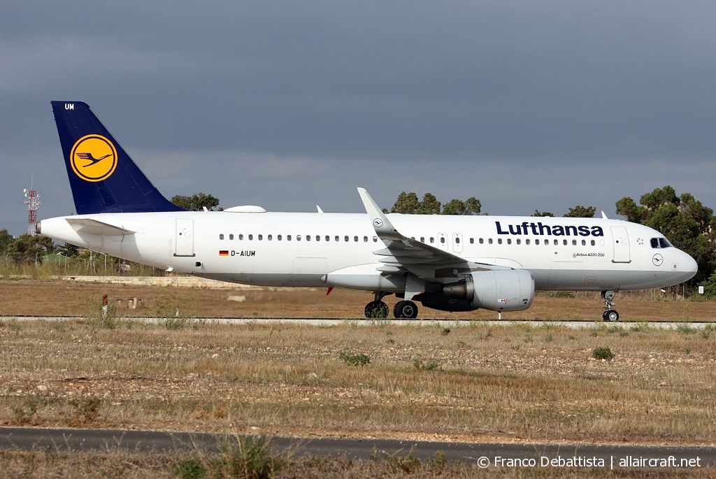 D-AIUM · Airbus A320-214 · (MLA / LMML)