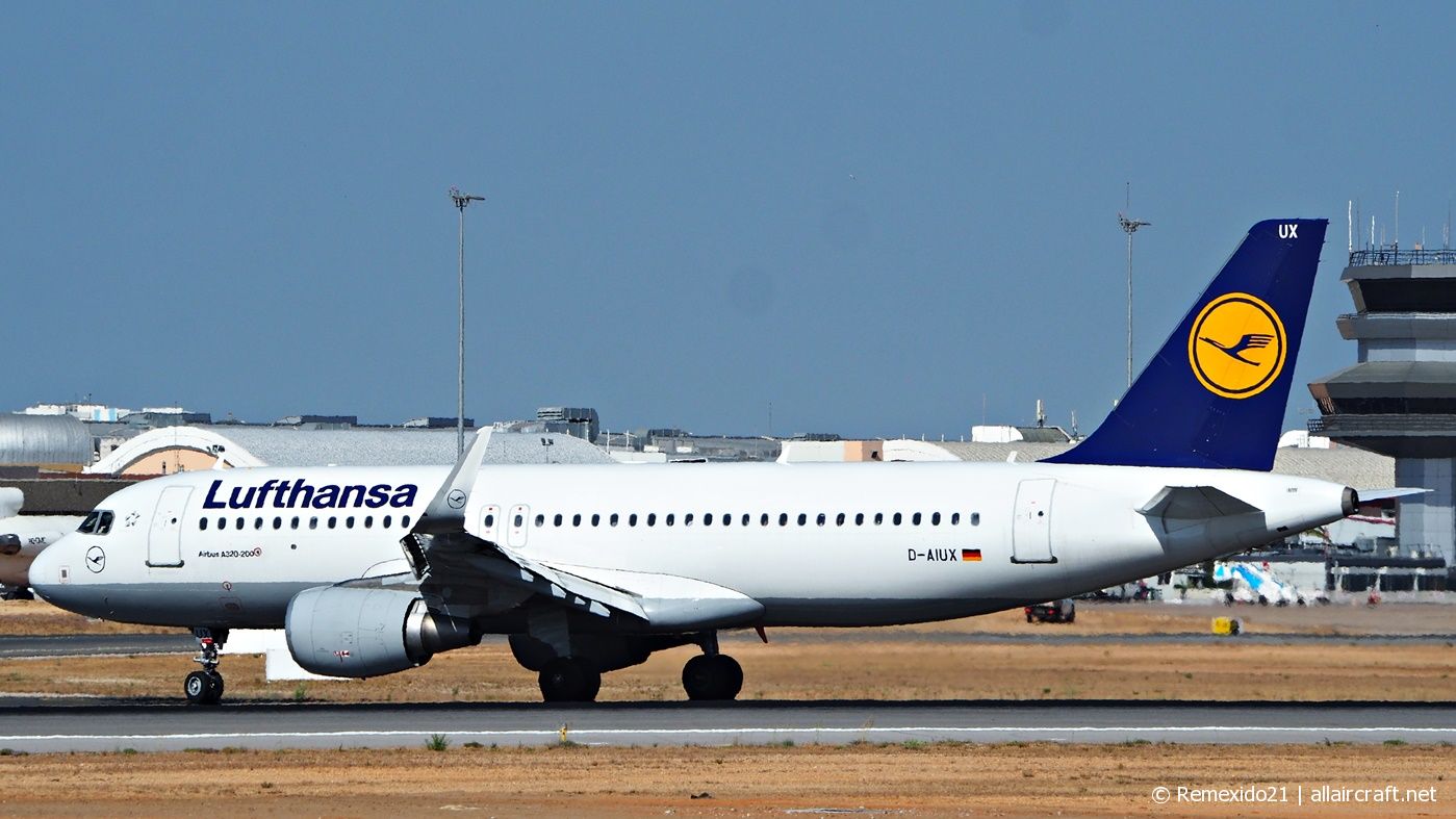 D-AIUX · Airbus A320-214 · (LIS / LPPT)