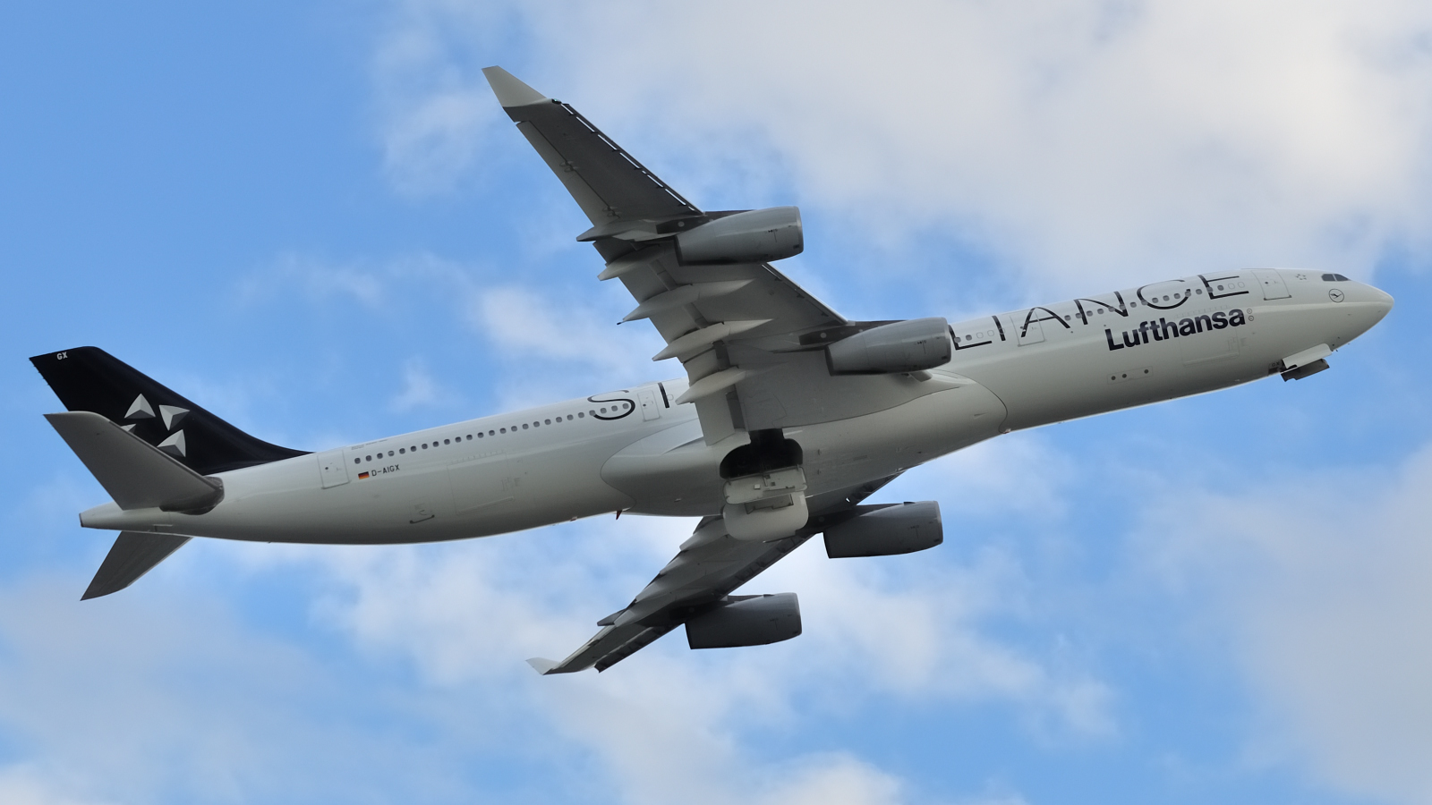 D-AIGX · Airbus A340-313 · (YUL / CYUL)