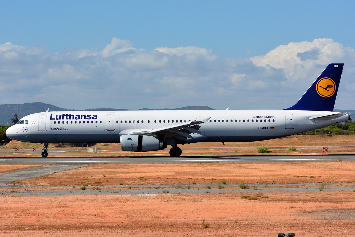 D-AIRH · Airbus A321-131 · (FAO / LPFR)