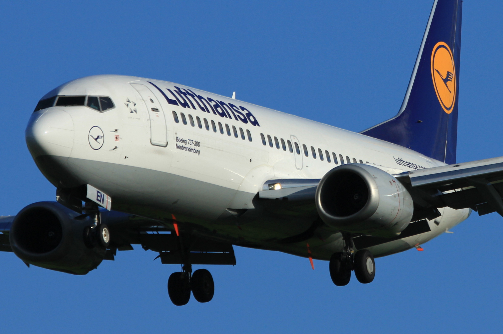 D-ABEN · Boeing 737-330 · (SVG / ENZV)
