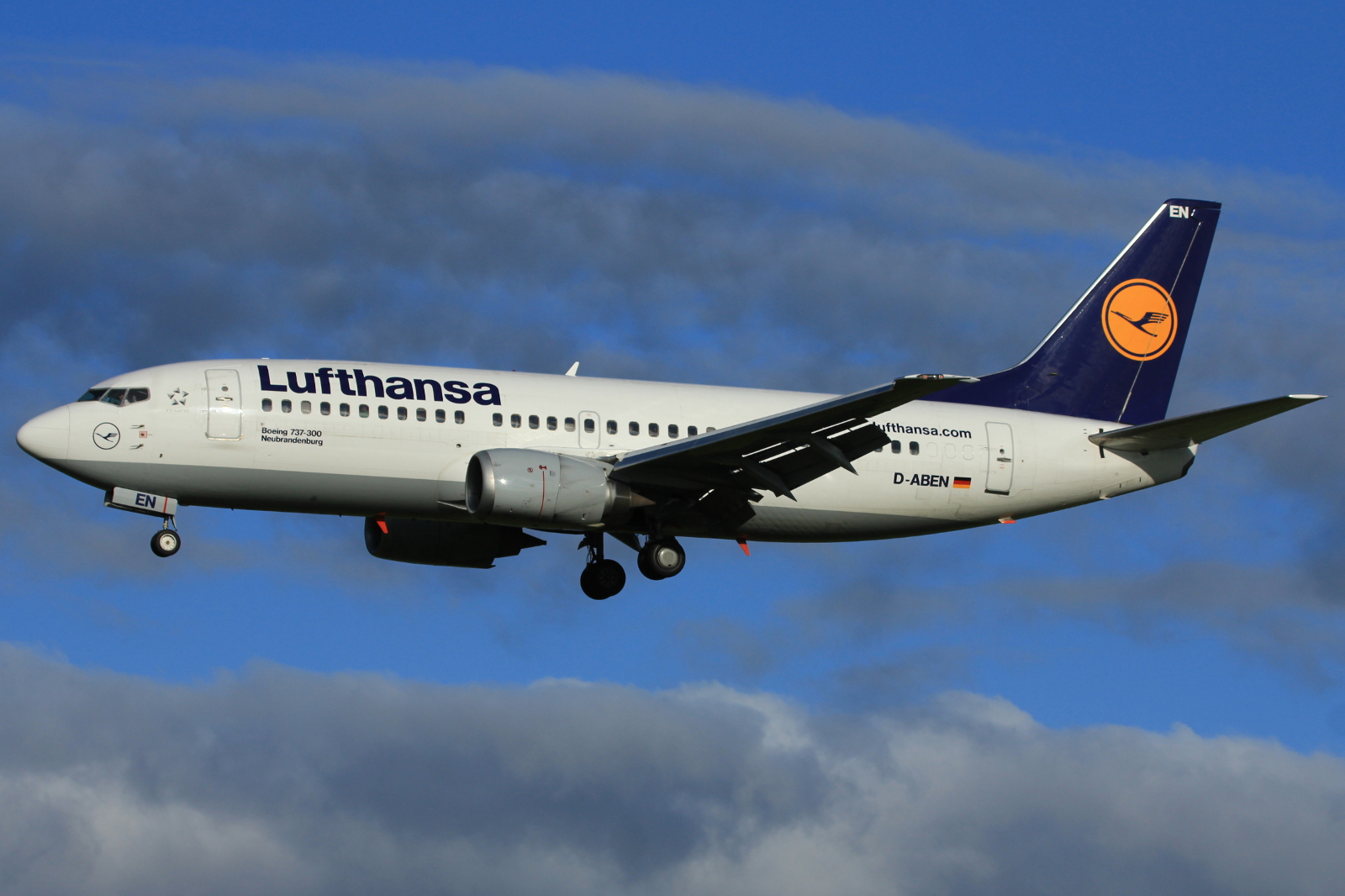 D-ABEN · Boeing 737-330 · (SVG / ENZV)