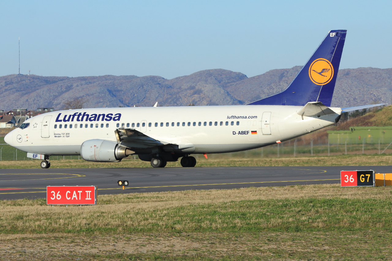 D-ABEF · Boeing 737-330 · (SVG / ENZV)