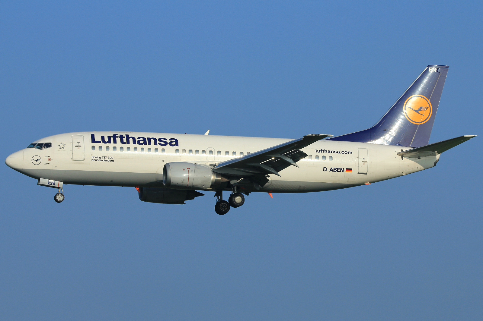 D-ABEN · Boeing 737-330 · (SVG / ENZV)