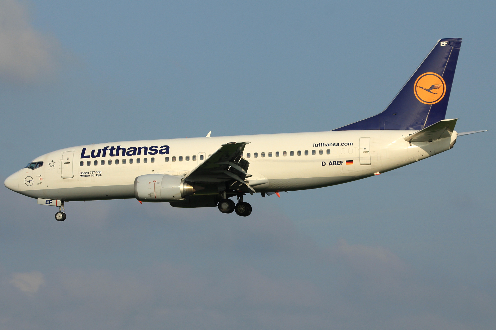 D-ABEF · Boeing 737-330 · (SVG / ENZV)