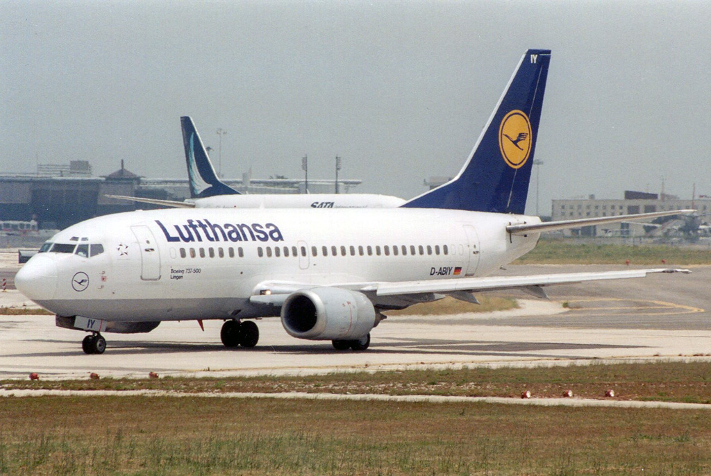 D-ABIY · Boeing 737-530 · (LIS / LPPT)