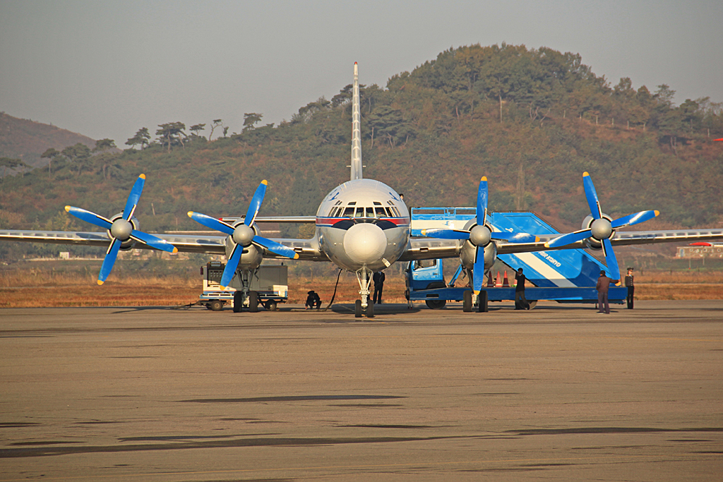 P-835 · lyushin Il-18D · (FNJ / ZKPY)