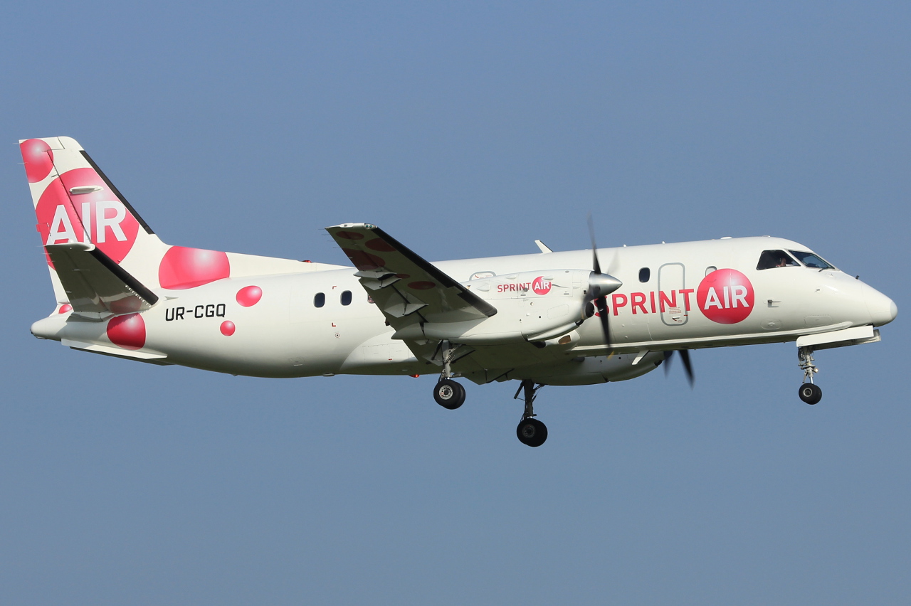 UR-CGQ · Saab 340A · (WAW / EPWA)