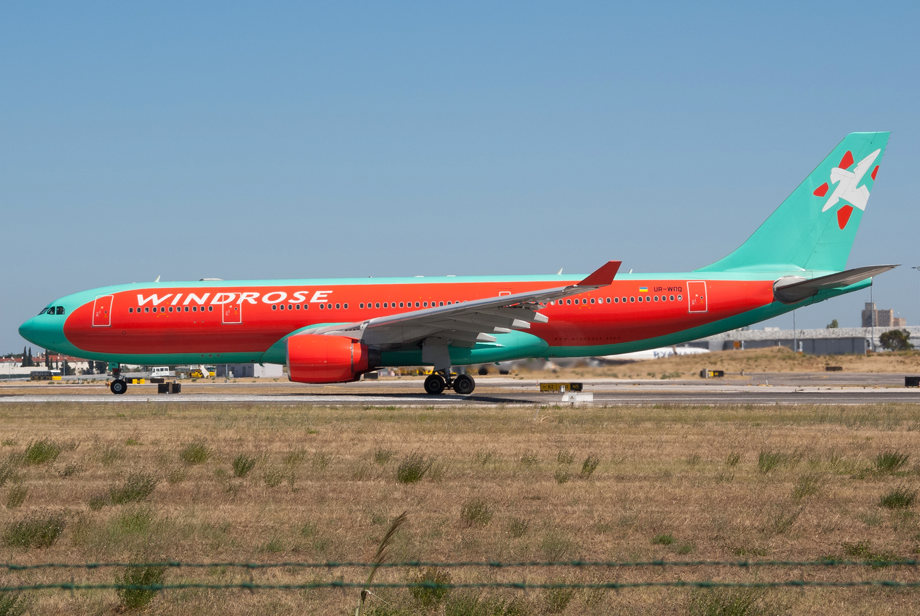 UR-WRQ · Airbus A330-223 · (LIS / LPPT)