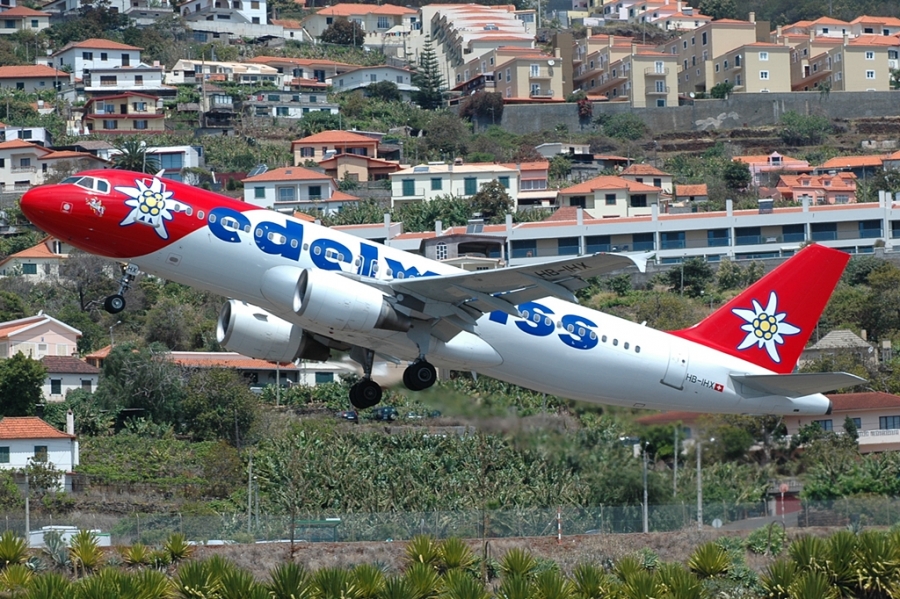 HB-IHX · Airbus A320-214 · (FNC / LPMA)