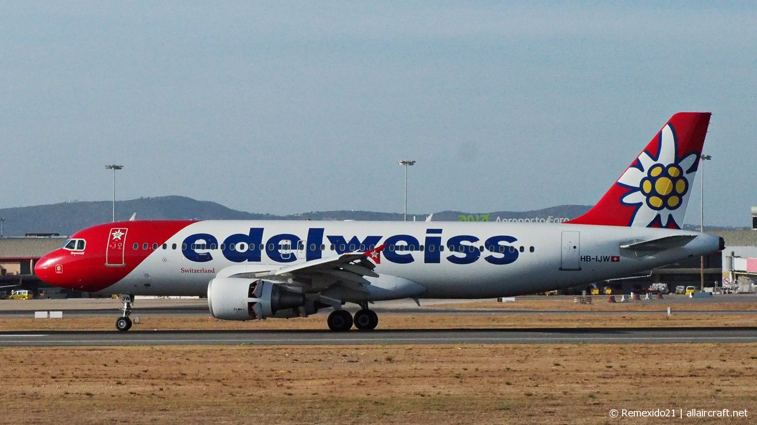 HB-IJW · Airbus A320-214 · (FAO / LPFR)
