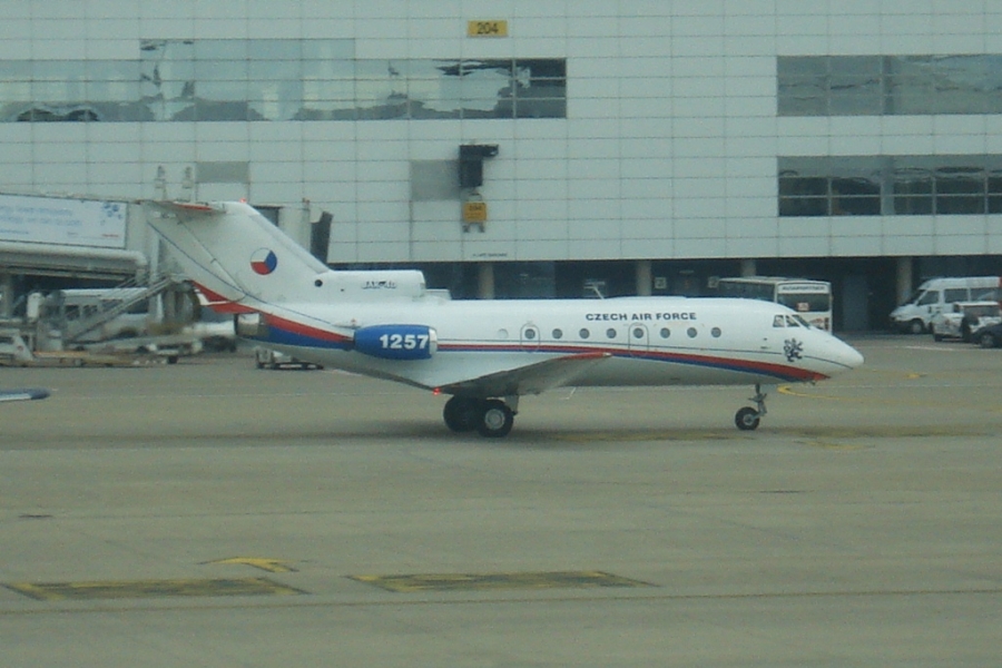 1257 · Yakovlev Yak-40K · (BRU / EBBR)