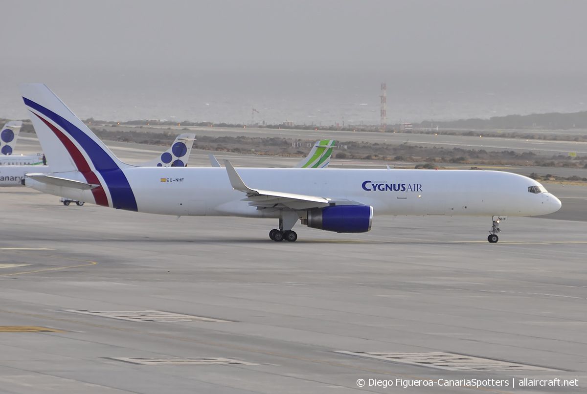 EC-NHF · Boeing 757-223(PCF)(WL) · (LPA / GCLP)