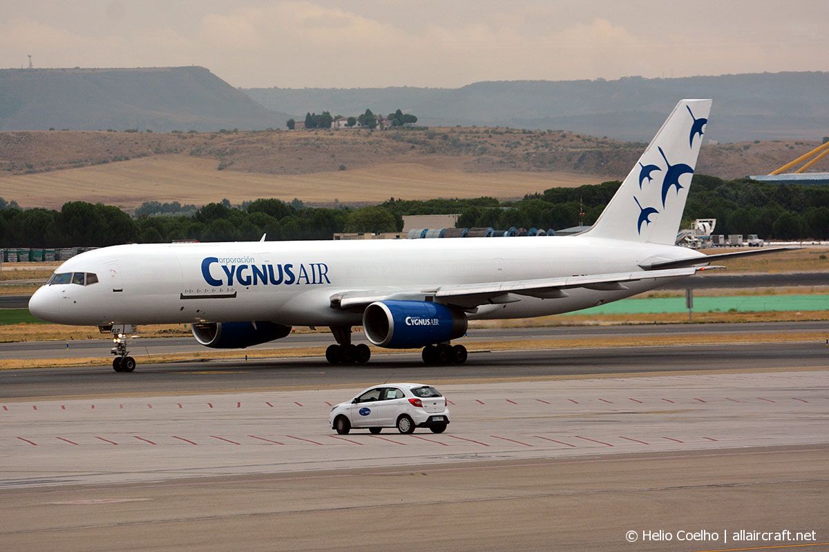 EC-KLD · Boeing 757-236(PCF) · (MAD / LEMD)