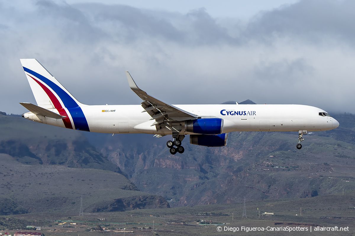 EC-NHF · Boeing 757-223(PCF)(WL) · (LPA / GCLP)