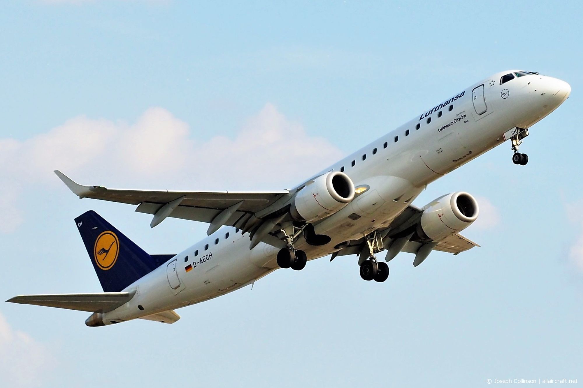 D-AECH · Embraer 190-100LR · (LCY / EGLC)