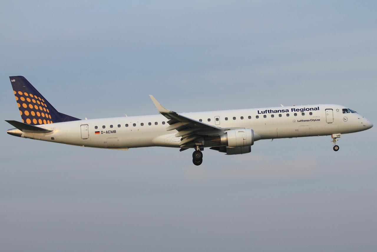 D-AEMB · Embraer 190-200LR · (WAW / EPWA)