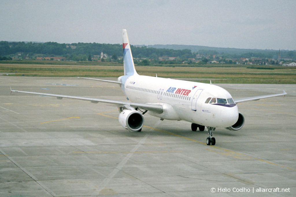 F-GJVD · Airbus A320-211 · (BSL / MLH / LFSB)