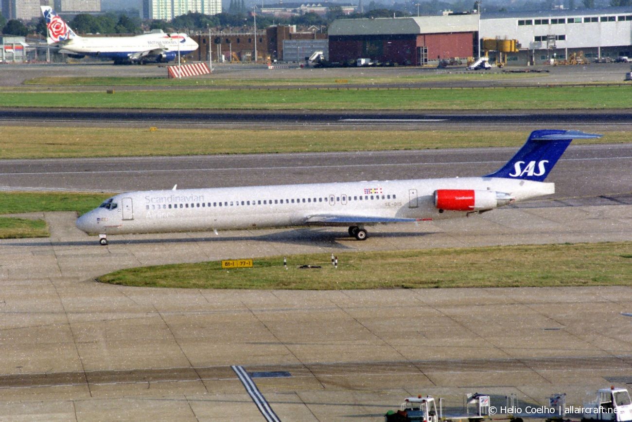 SE-DIS · McDonnell Douglas MD-82 · (LHR / EGLL)