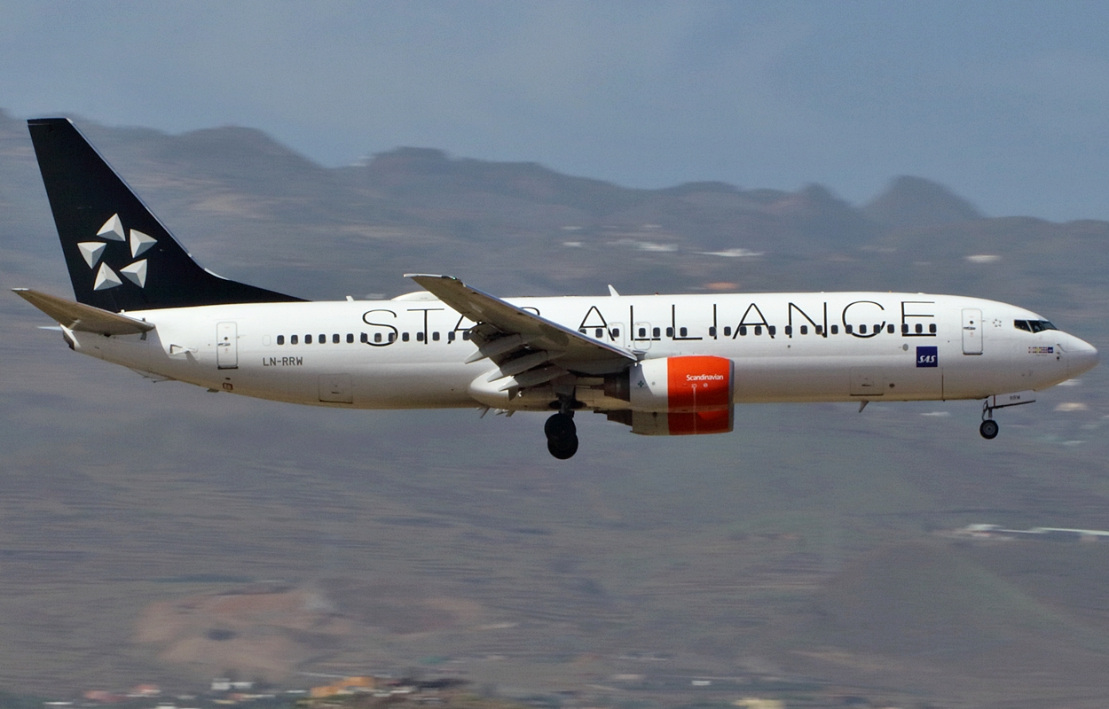 LN-RRW · Boeing 737-883 · (LPA / GCLP)