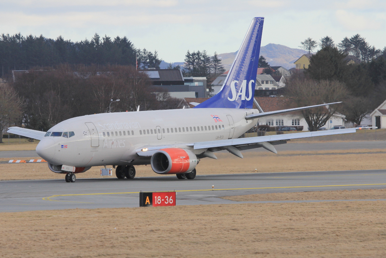 LN-RCU · Boeing 737-683 · (SVG / ENZV)