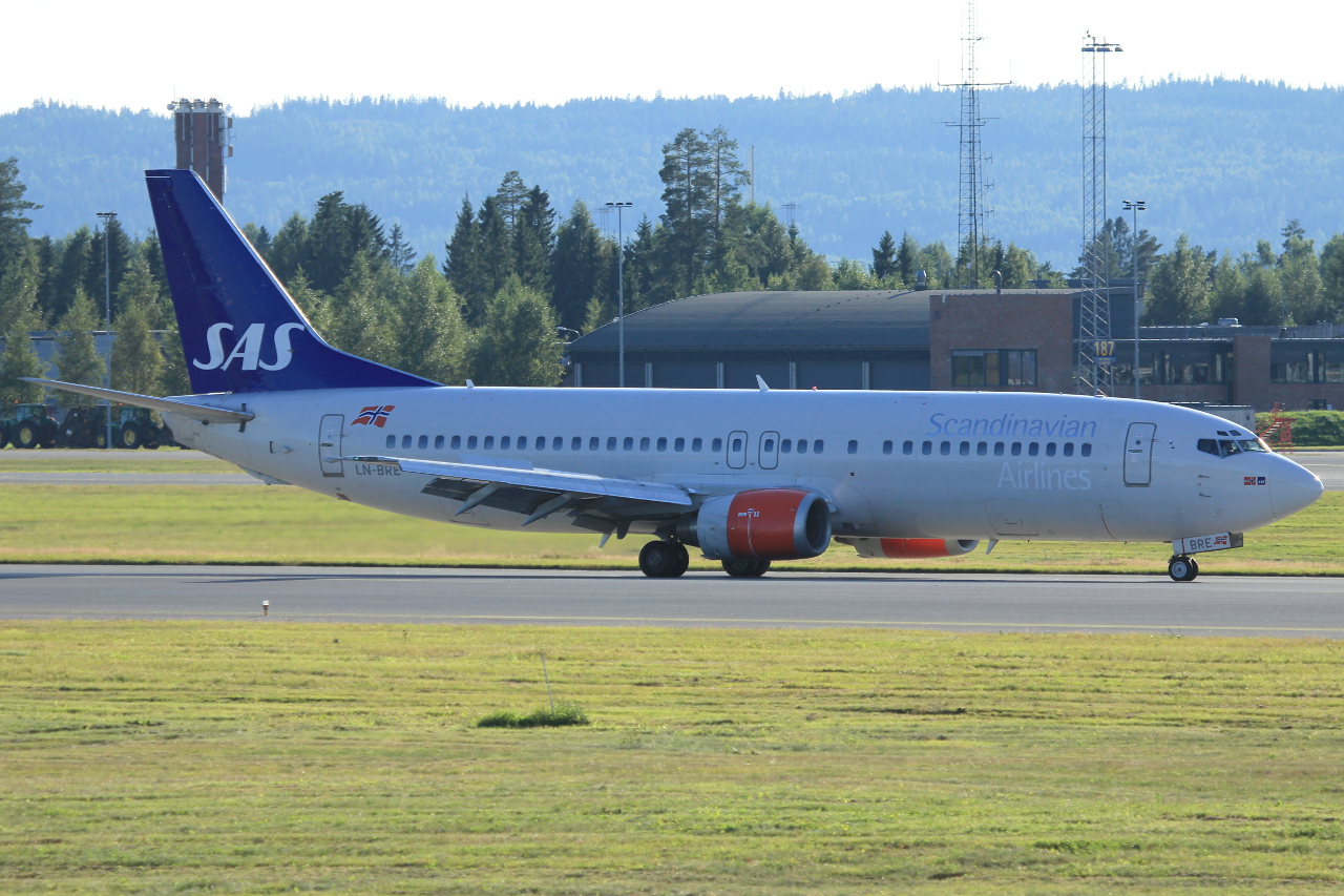 LN-BRE · Boeing 737-405 · (OSL / ENGM)