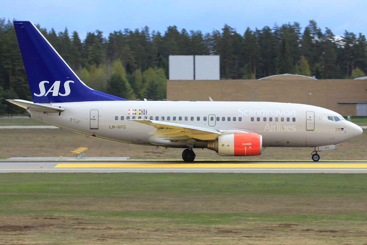 LN-RPS · Boeing 737-683 · (OSL / ENGM)