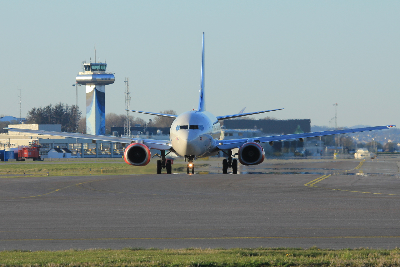 LN-TUF · Boeing 737-705 · (SVG / ENZV)
