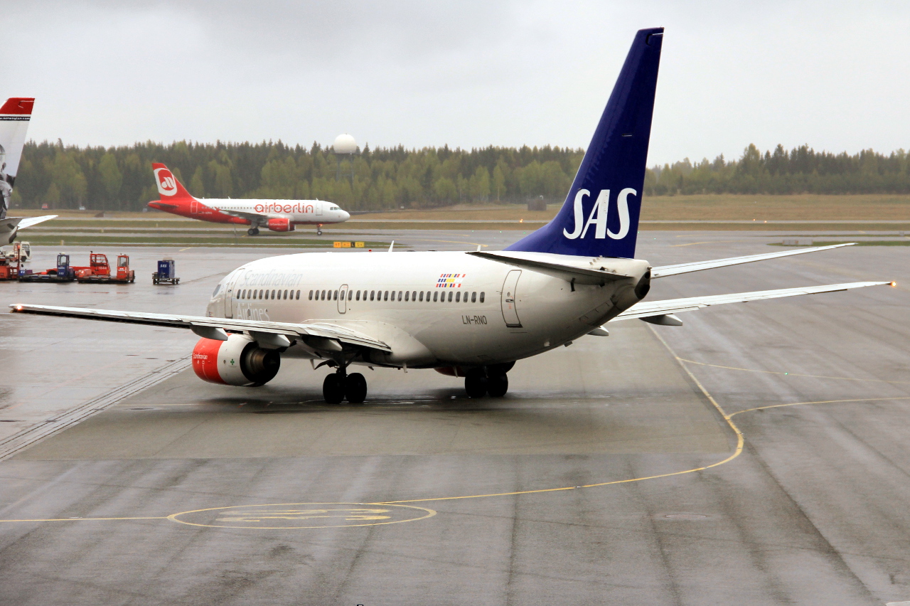 LN-RNO · Boeing 737-783 · (OSL / ENGM)