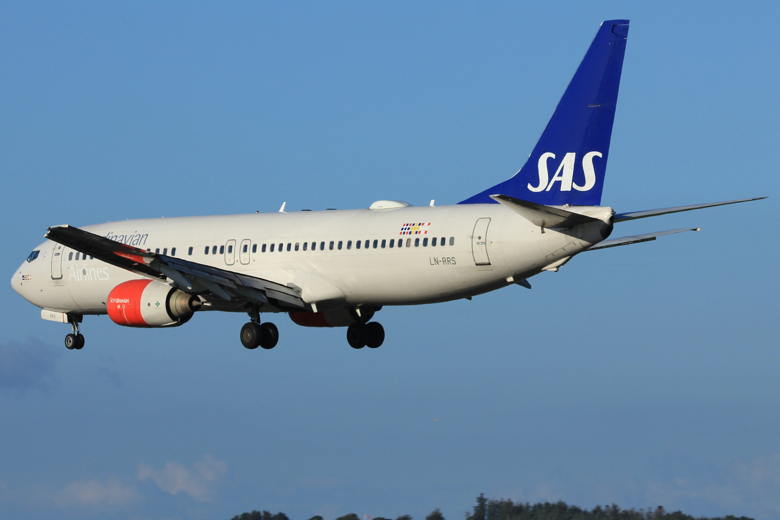 LN-RRS · Boeing 737-883 · (SVG / ENZV)