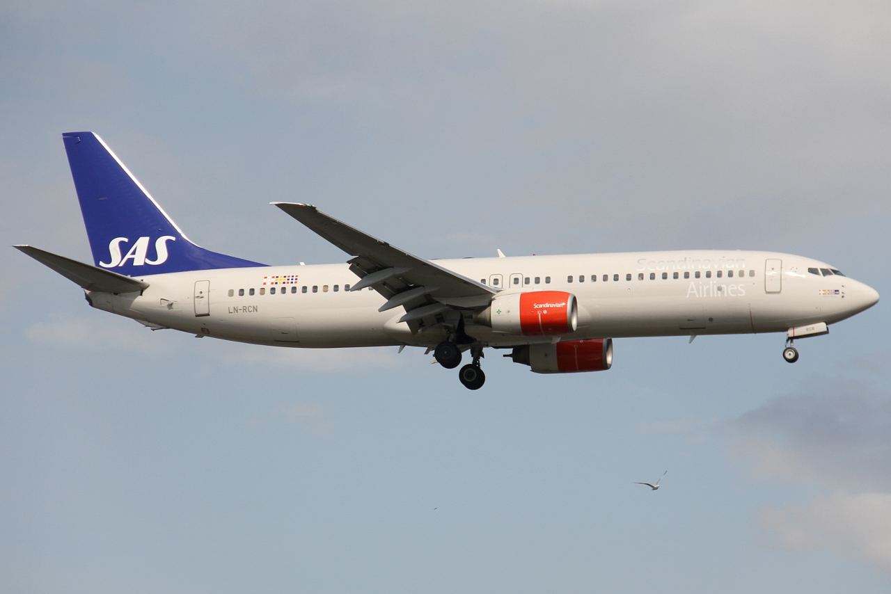 LN-RCN · Boeing 737-883 · (SVG / ENZV)