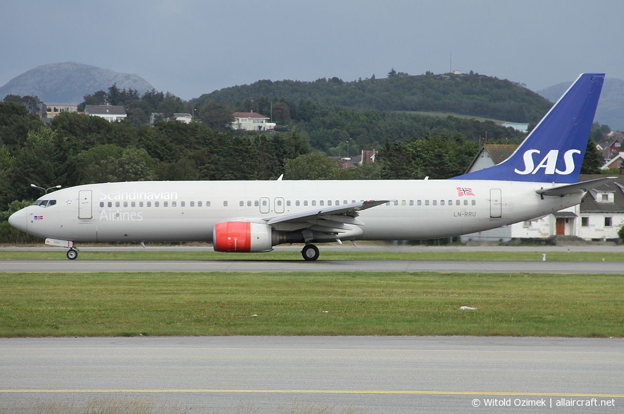 LN-RRU · Boeing 737-883 · (SVG / ENZV)