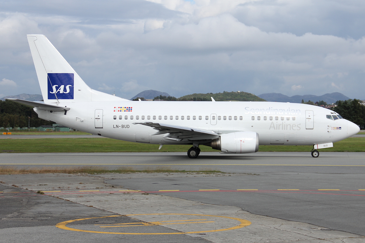 LN-BUD · Boeing 737-505 · (SVG / ENZV)