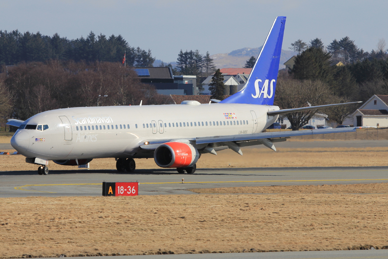 LN-RRS · Boeing 737-883 · (SVG / ENZV)