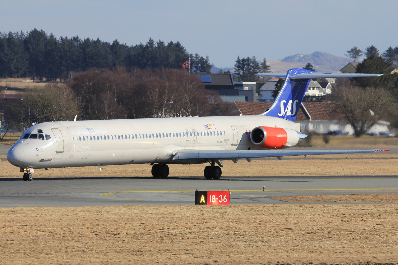 LN-ROP · McDonnell Douglas MD-82 · (SVG / ENZV)