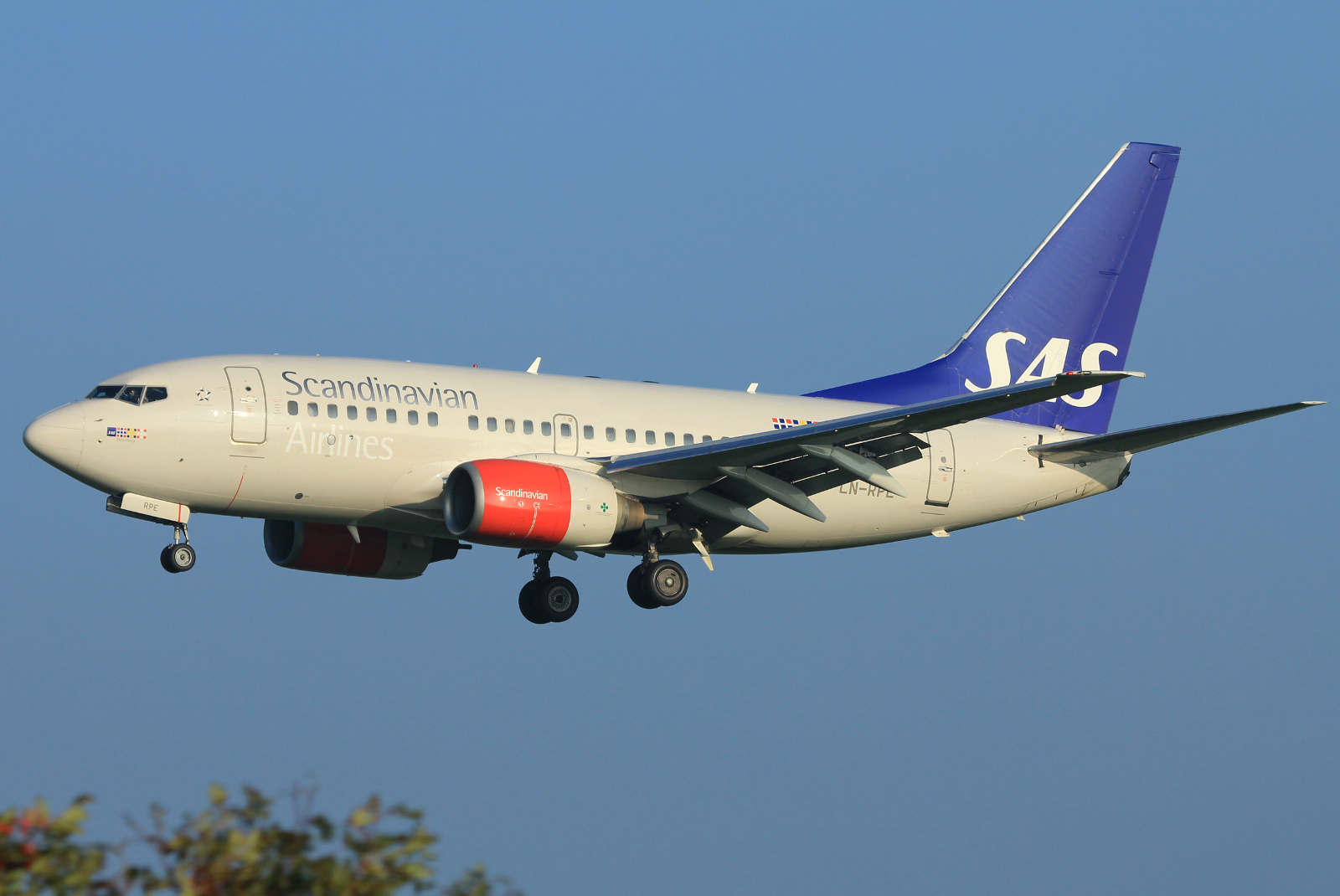 LN-RPE · Boeing 737-683 · (SVG / ENZV)