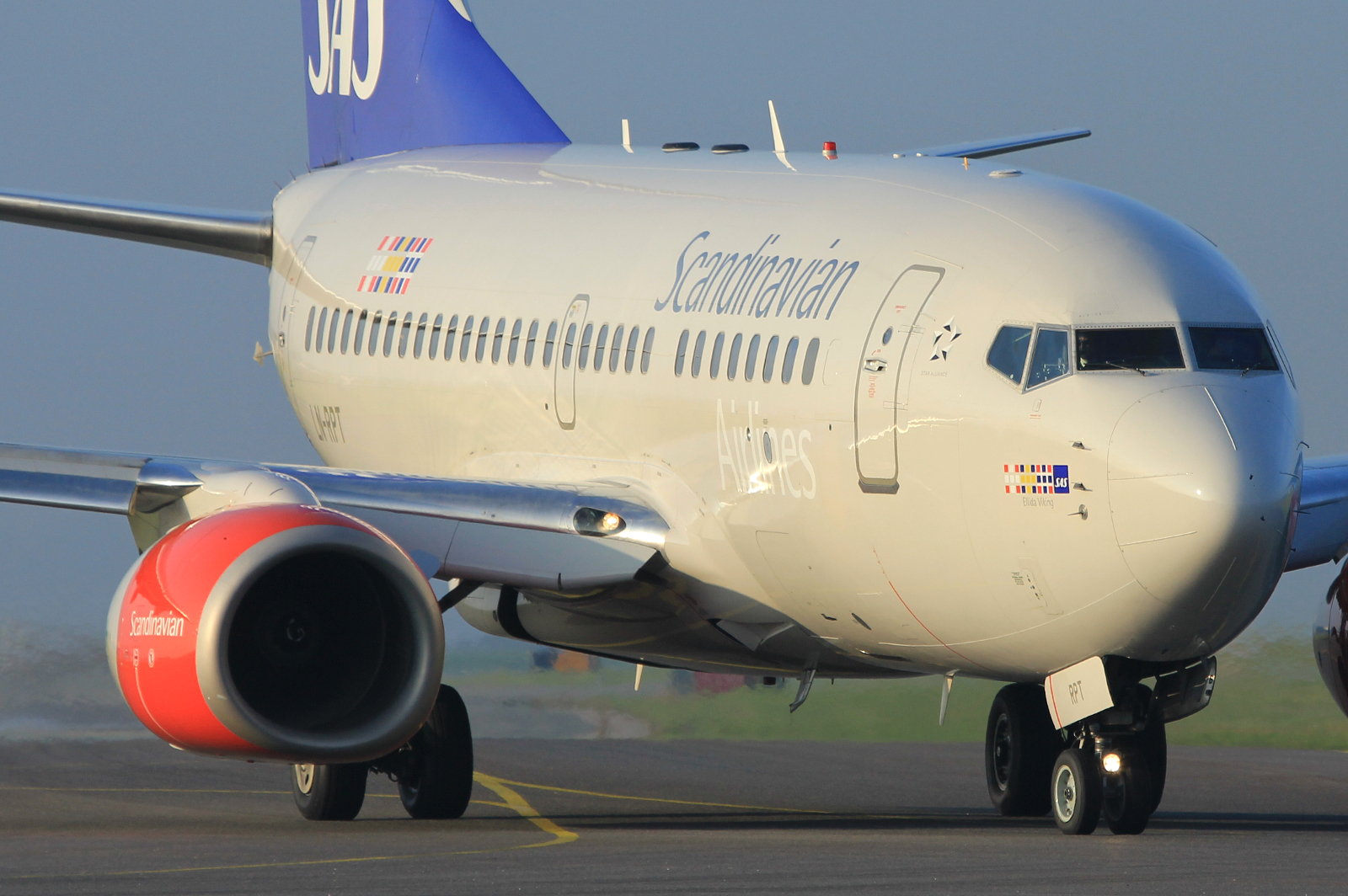 LN-RPT · Boeing 737-683 · (SVG / ENZV)