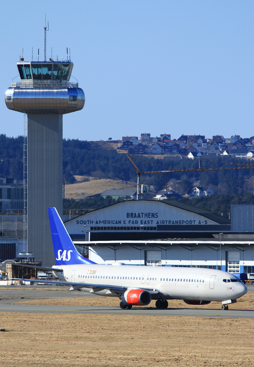 LN-RRS · Boeing 737-883 · (SVG / ENZV)